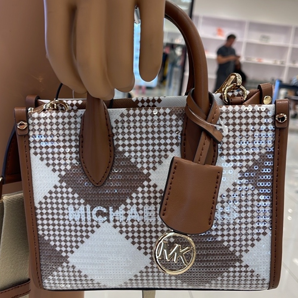 Michael Kors Mirella Extra-Small Logo Crossbody XBODY Shopper Bag
Luggage
NWT